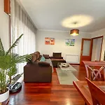 Completo, Amplio, Muy Iluminado Y Con Plaza De Garaje Incluida.