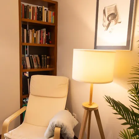 Completo, Amplio, Muy Iluminado Y Con Plaza De Garaje Incluida. Apartment *