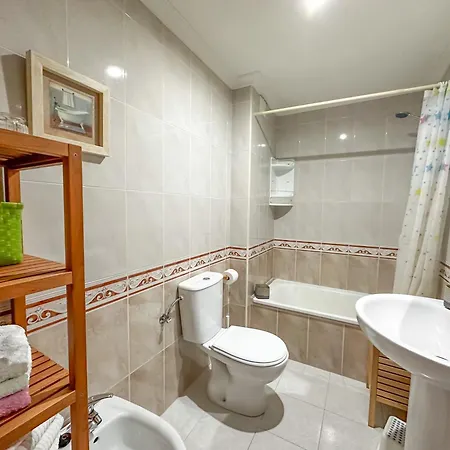 Completo, Amplio, Muy Iluminado Y Con Plaza De Garaje Incluida. 아파트 오그로브