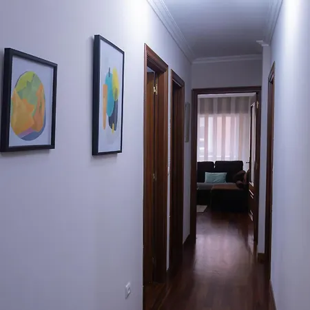 Completo, Amplio, Muy Iluminado Y Con Plaza De Garaje Incluida.