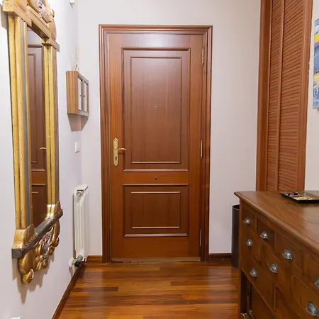 Completo, Amplio, Muy Iluminado Y Con Plaza De Garaje Incluida. Apartment *