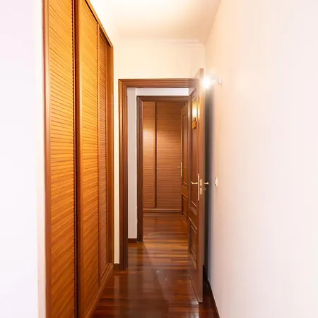 Apartment Completo, Amplio, Muy Iluminado Y Con Plaza De Garaje Incluida. *