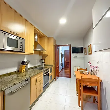 Apartment Completo, Amplio, Muy Iluminado Y Con Plaza De Garaje Incluida. O Grove