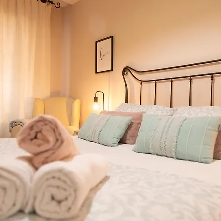 Completo, Amplio, Muy Iluminado Y Con Plaza De Garaje Incluida. *