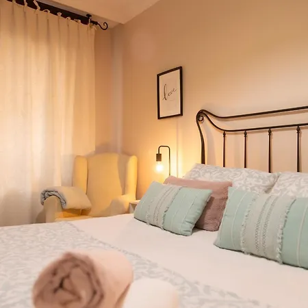 Completo, Amplio, Muy Iluminado Y Con Plaza De Garaje Incluida.