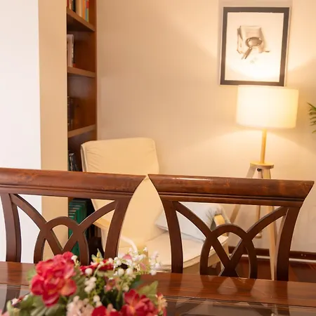 Apartment Completo, Amplio, Muy Iluminado Y Con Plaza De Garaje Incluida.