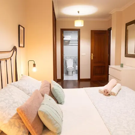 Apartment Completo, Amplio, Muy Iluminado Y Con Plaza De Garaje Incluida. *